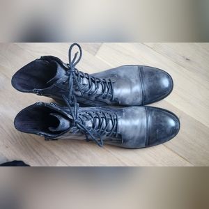 Upper leather men boots grey